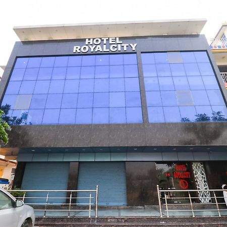 Oyo 6908 Hotel Royal City Āzamgarh Exteriör bild
