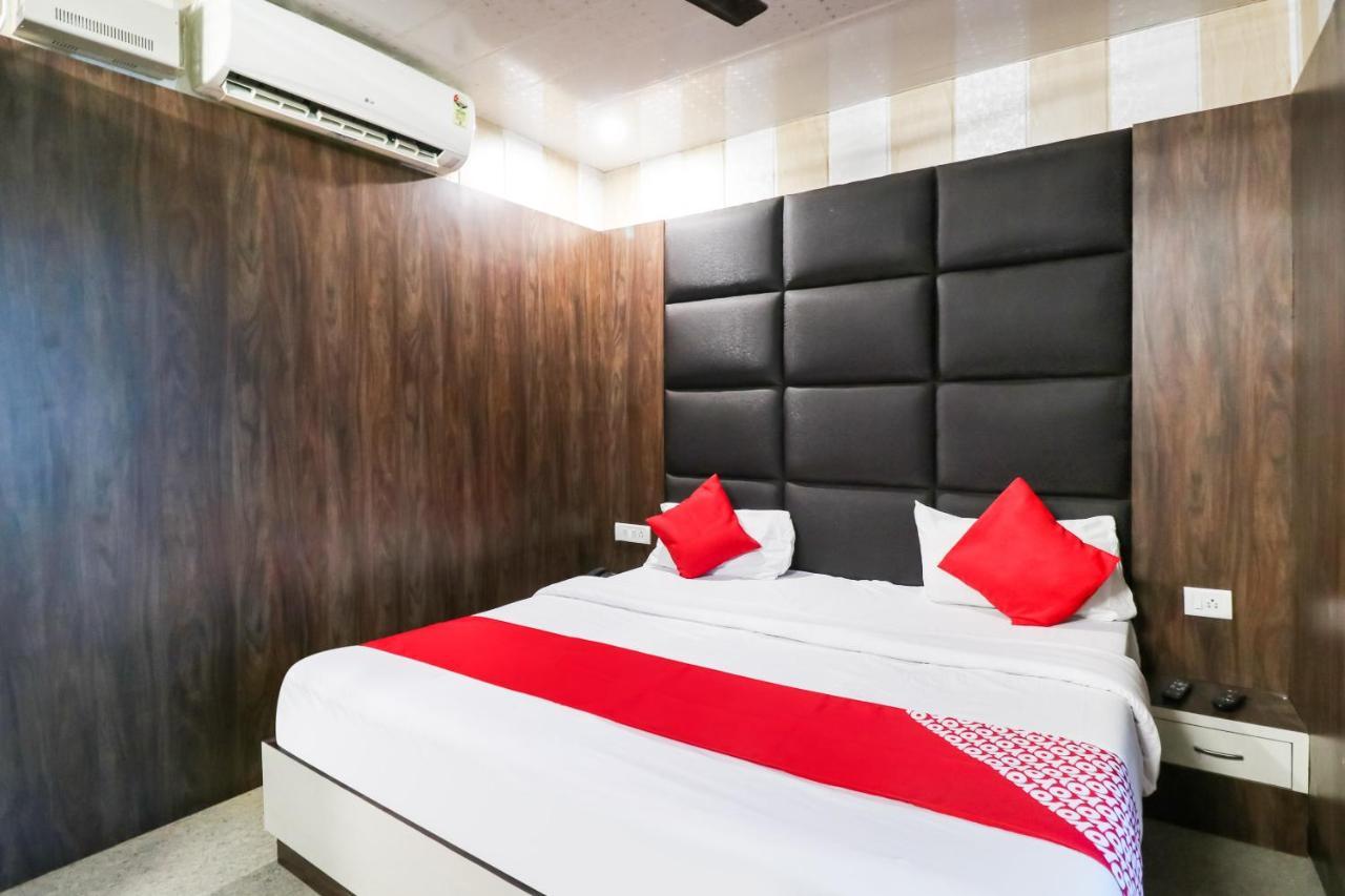 Oyo 6908 Hotel Royal City Āzamgarh Exteriör bild