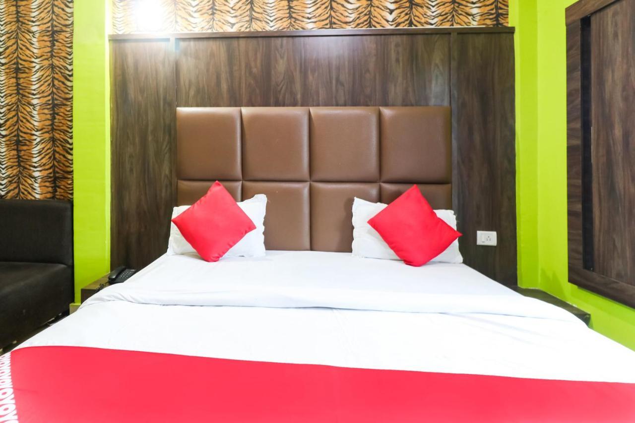 Oyo 6908 Hotel Royal City Āzamgarh Exteriör bild