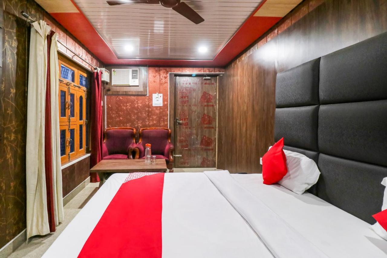 Oyo 6908 Hotel Royal City Āzamgarh Rum bild