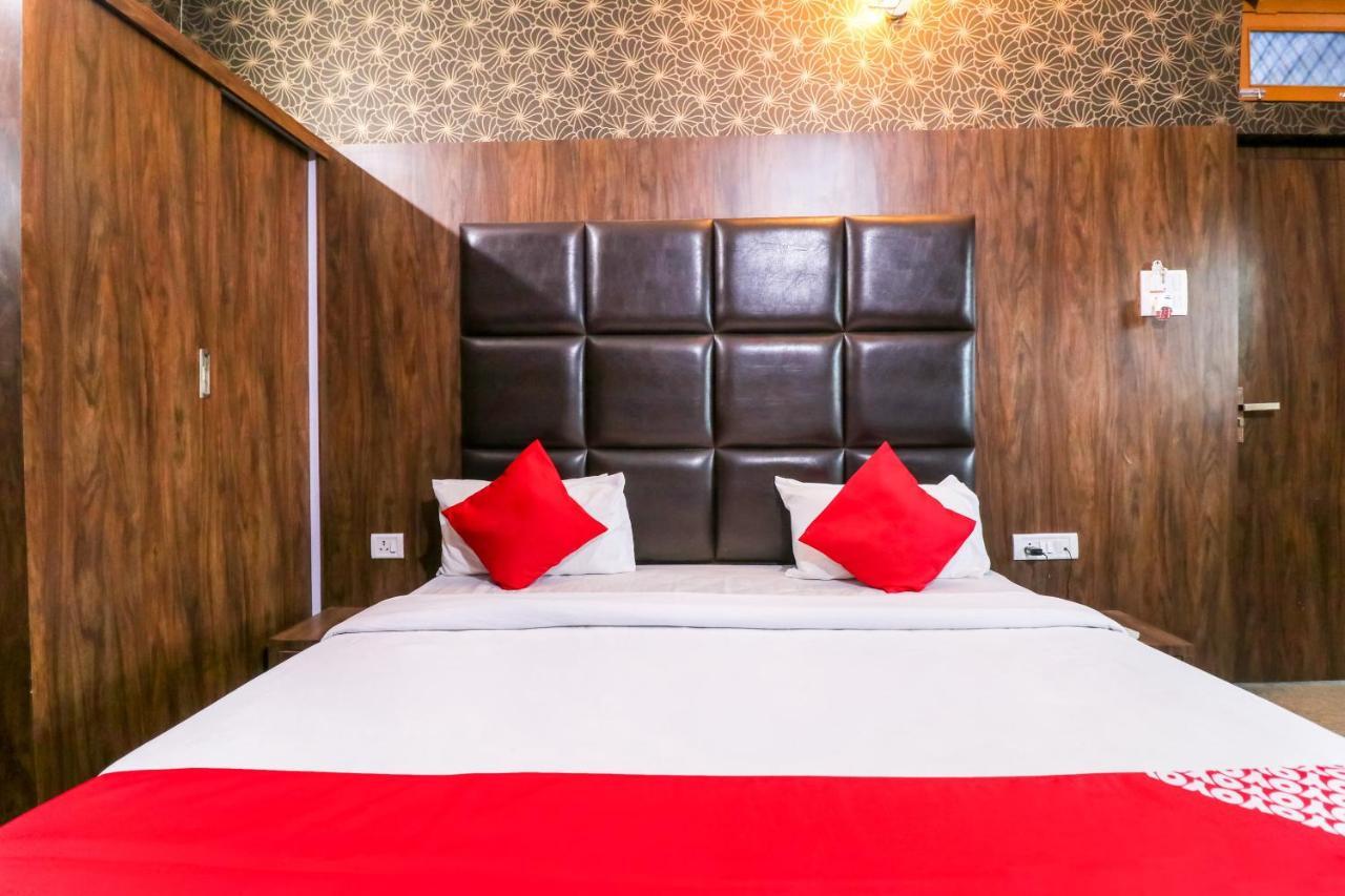 Oyo 6908 Hotel Royal City Āzamgarh Exteriör bild