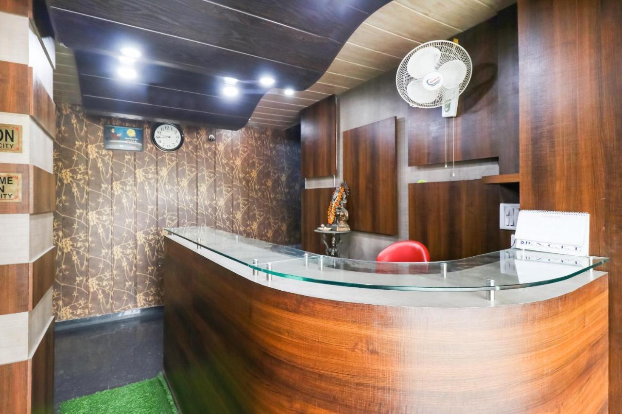 Oyo 6908 Hotel Royal City Āzamgarh Exteriör bild